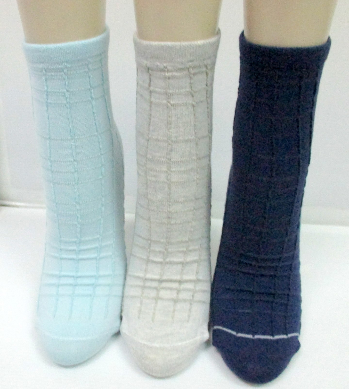 Bamboo reverse raised design ankle sock